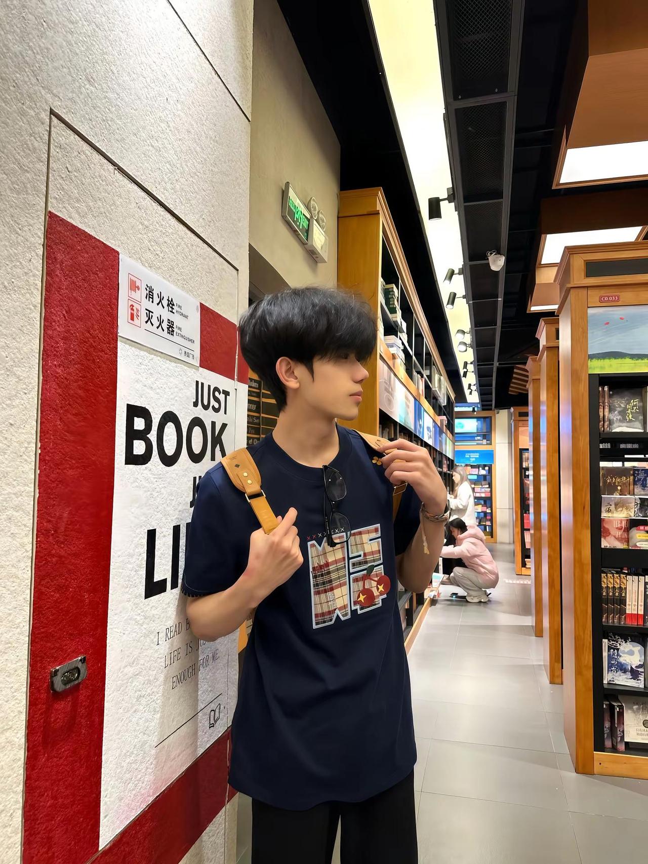 你总觉得是我先离开的 那我为什么离开呢 我又为什么放弃你呢