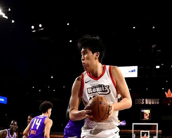 杨瀚森未来可期！最近在G联赛的表现，简直藏都藏不住。29分钟砍21分9篮板，攻防