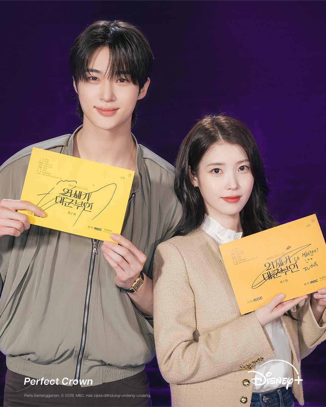 260130 IU韩剧《21世纪大君夫人》剧本围读照 