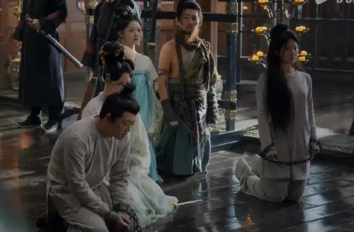 珠帘玉幕 收腰囚服第一次在古装剧里看到收腰囚服，本来看珠帘玉幕看的好好的，别说服
