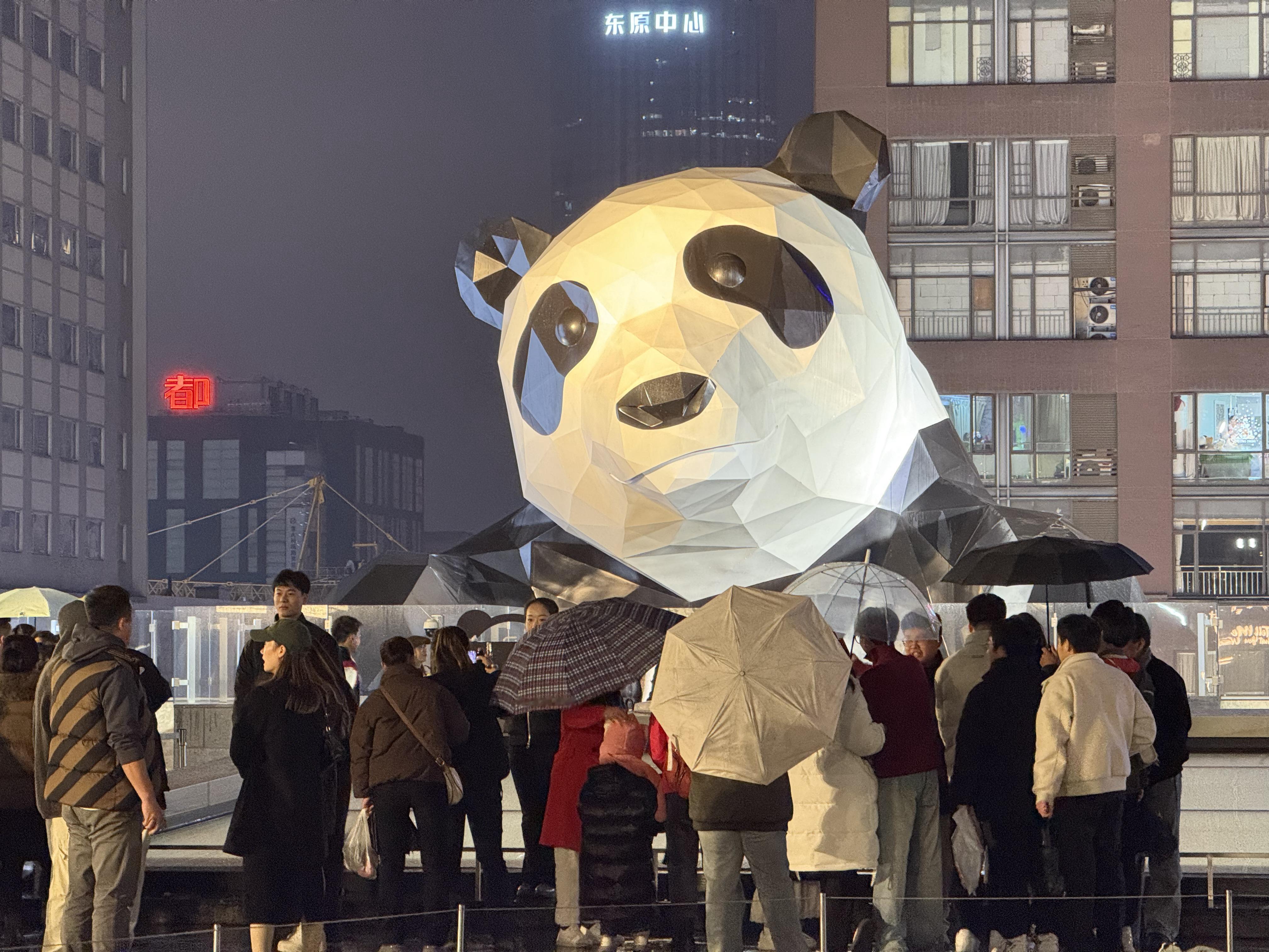 成都突然就好冷好冷了外头还在飘雨☔️冷得打抖抖[哆啦A梦吃惊]秋裤羽绒服都穿上了