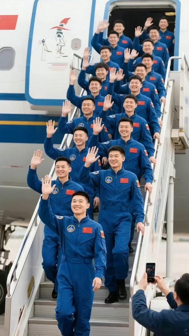 看到机器狼扛着火箭筒抢滩登陆的画面，真的被狠狠戳中。以前总觉得“新质战斗力”是个