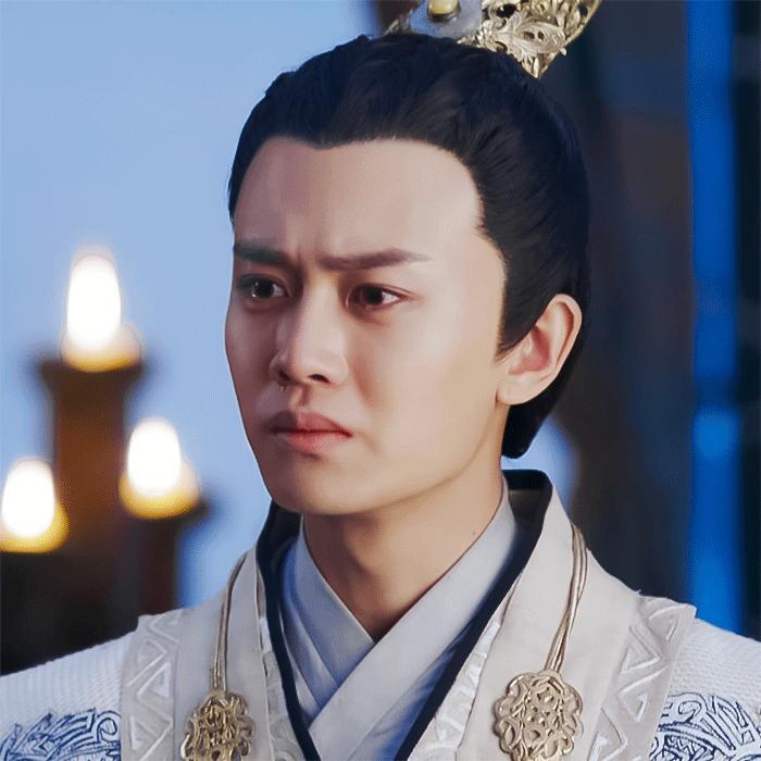 任嘉伦这古装造型也太离谱了，没想到他还有和古装这么违和的时候呢 ​​​