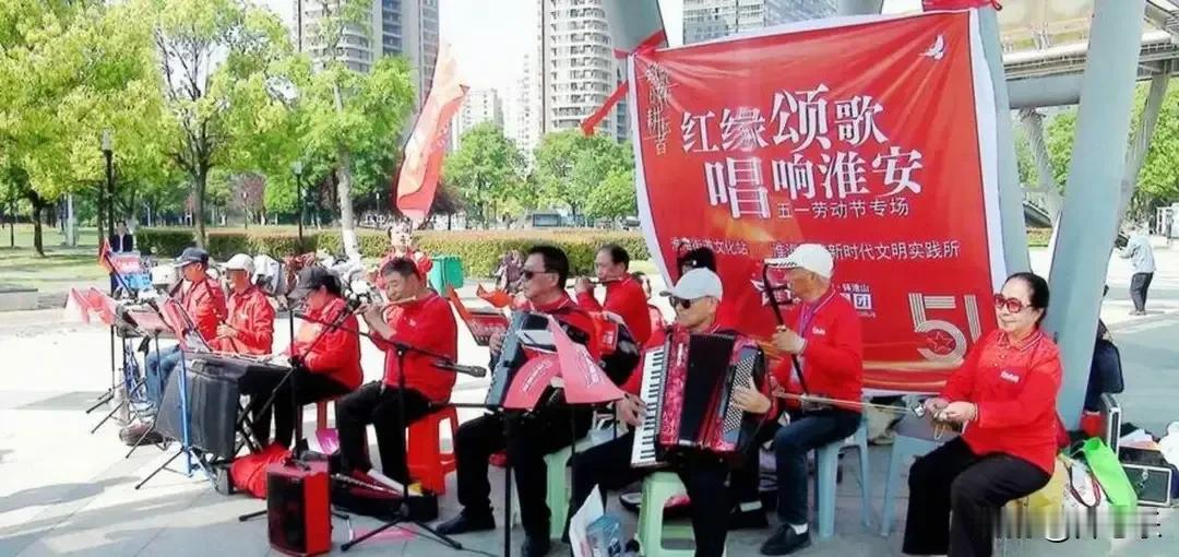不止21℃清凉，黄水的烟火文化氛围更让人着迷

来到黄水避暑，打动我们的不只是高