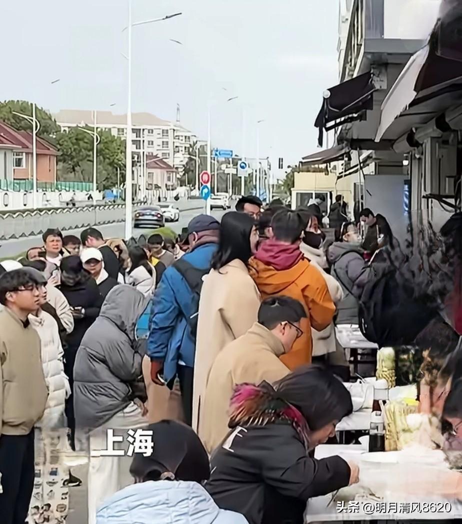 水煎包火了，这波文化输出能和沙县小吃、兰州拉面相媲美吗？

上海河南水煎包店火了