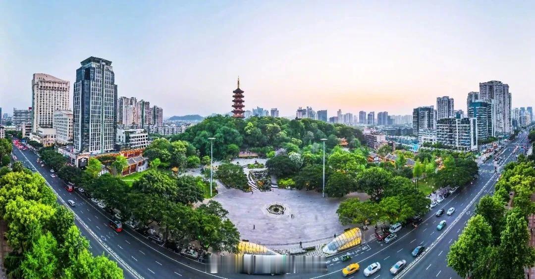 【温州松台山公园封闭！这是为何？】市民韩老伯反映松台山公园封闭半月，记者8月21