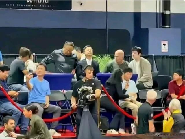 当人们还在纠结和议论，樊振参加不参加伦敦世乒赛的时候，他已经飞向美国旧金山，与中