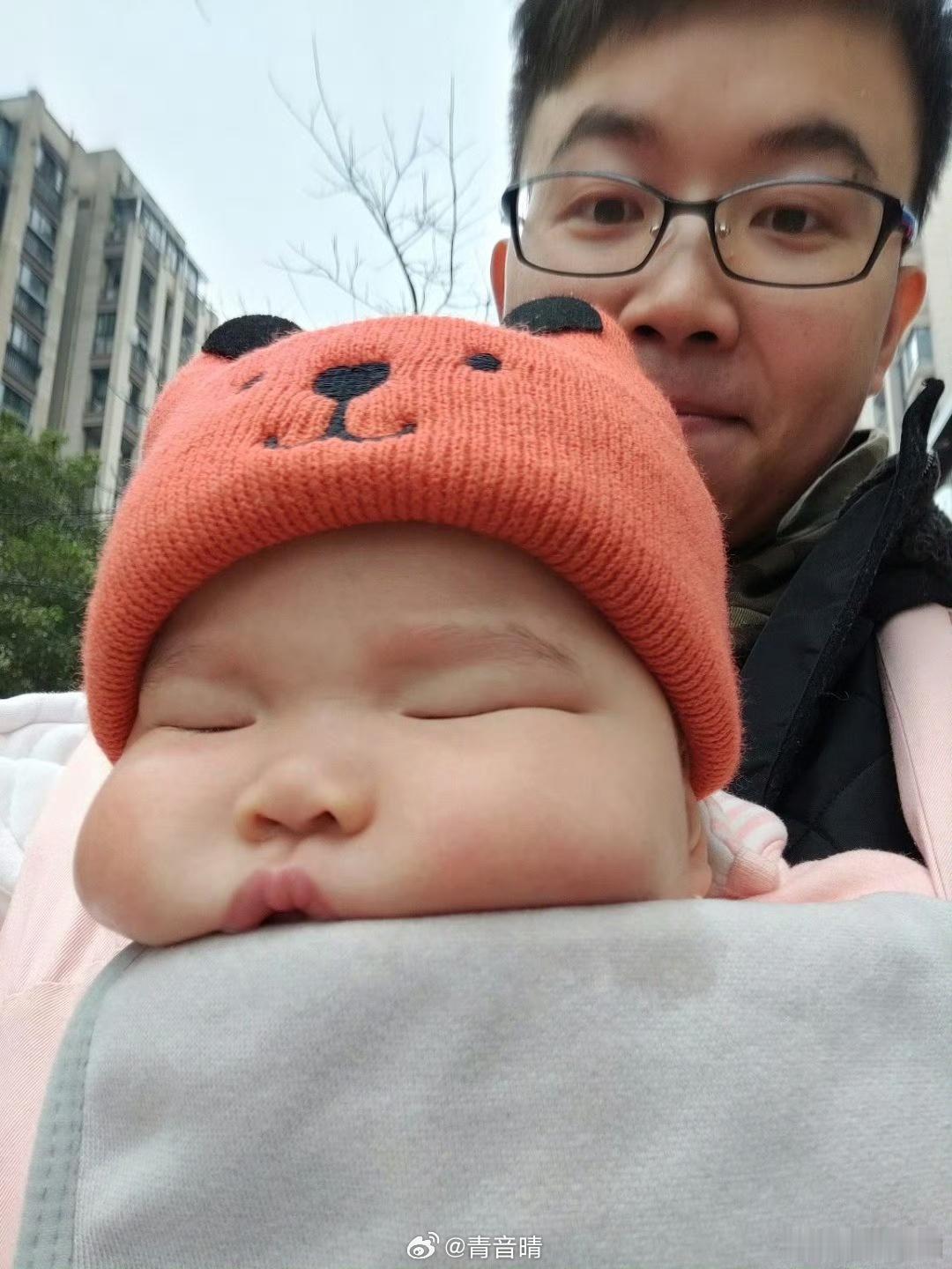 米粒和小时候没差啊，还是胖乎乎当然，大米还是那么年轻 