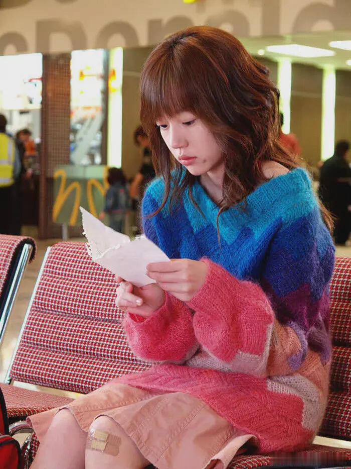 韩剧穿搭启蒙～《对不起我爱你》林秀晶的彩虹毛衣🌈  当年还谁没有一件彩虹毛衣呢