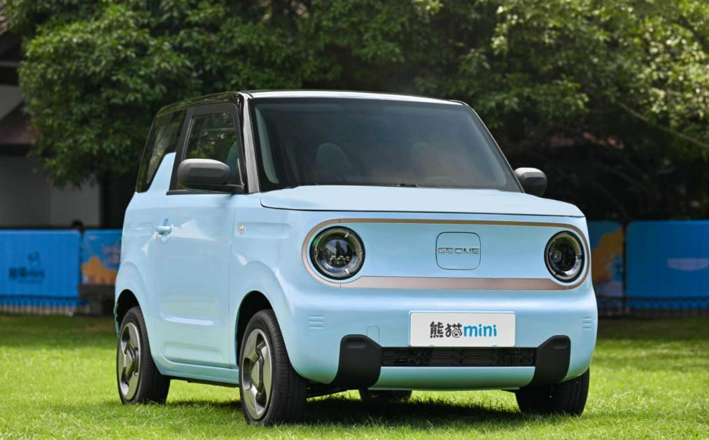 吉利熊猫mini发布全新版车型“亚运熊”，指导价2.99万元。外观来看，新车沿用