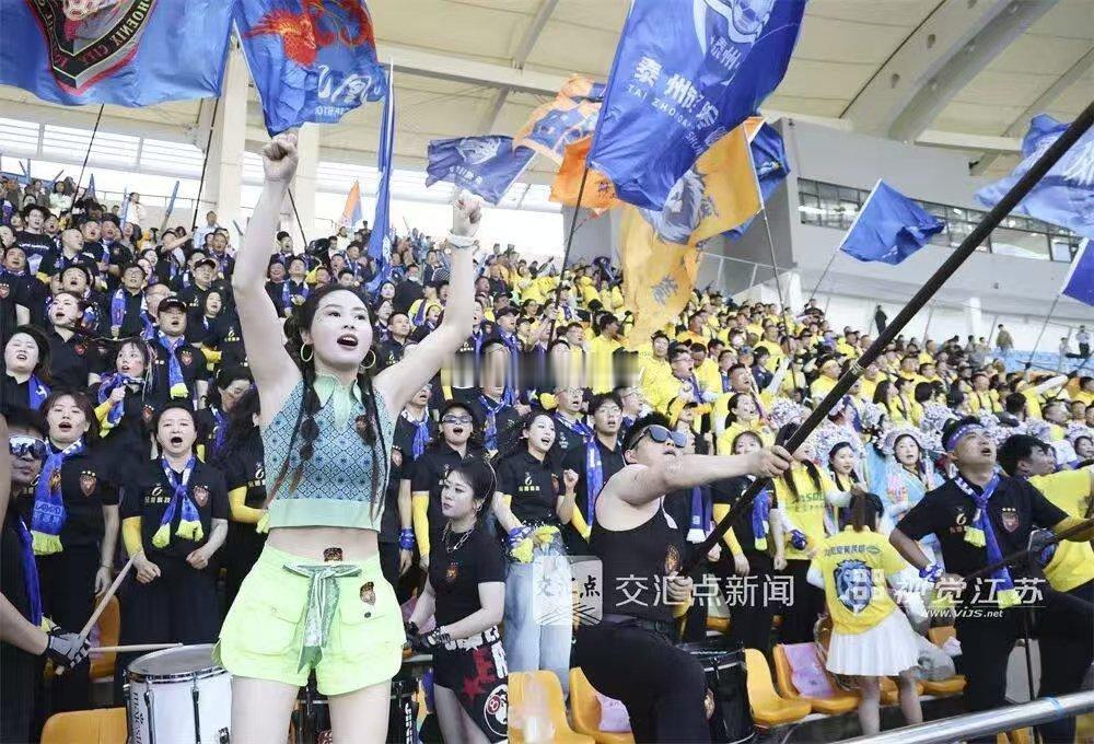 南京景区为给苏超应援各出奇招苏超燃战，南京全城助威氛围感拉满！大报恩塔亮灯刷屏“