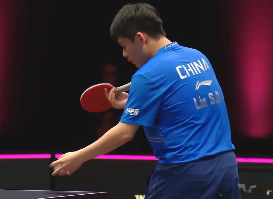 发威！今晚林诗栋球技大爆发！开局7:1领先，把法国新星科顿打懵了。石头今晚的正手
