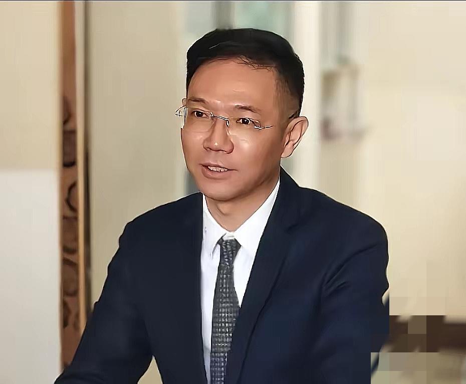 这场官司从一开始就不被看好。

开庭前的死亡威胁、三根肋骨的伤痛，都没能让李圣律