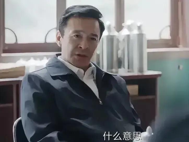 第一位是溪城公安局副局长顾保雄，自以为是，阻挠专家组协同侦查，地方保护主义思想顽
