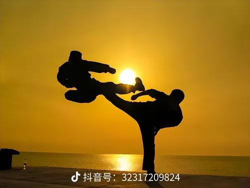 ！！打小就跟着师父练散打的我，嫁人的时候根本没料到，丈夫竟是个有家暴倾向的人。第