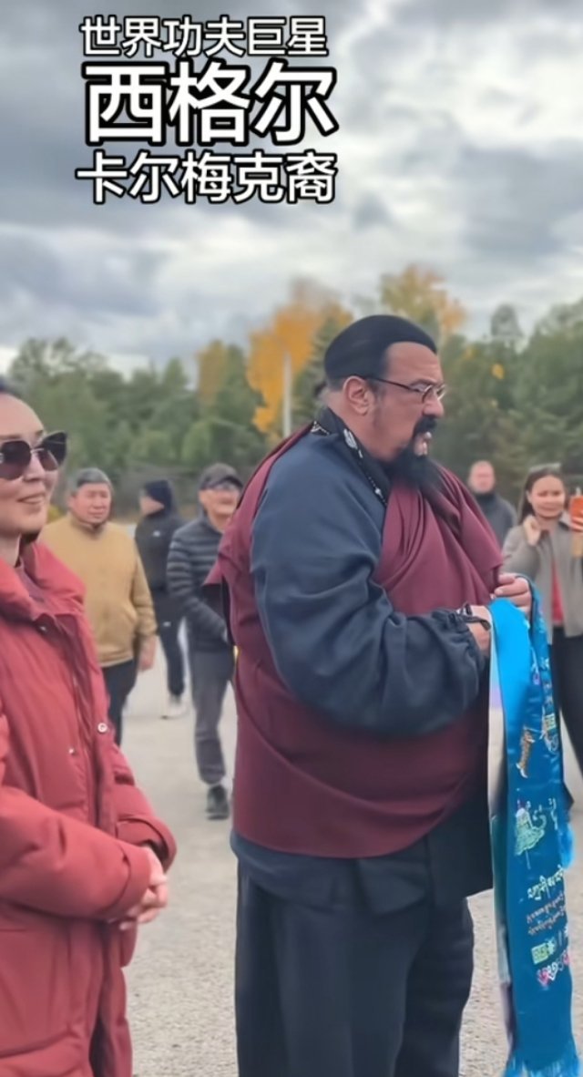 西格尔是蒙古族他本是电影《东归正传》后代俄罗斯卡尔梅克共和国后裔卡尔梅克蒙古族共