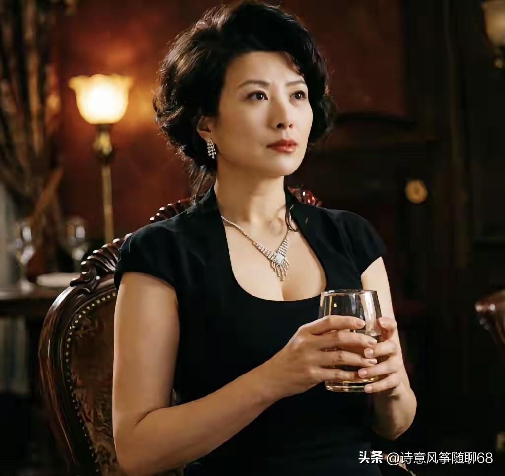 山东青岛的女演员长相就是漂亮，60多岁的王静温润如玉，美丽动人，她是骨相美女，气