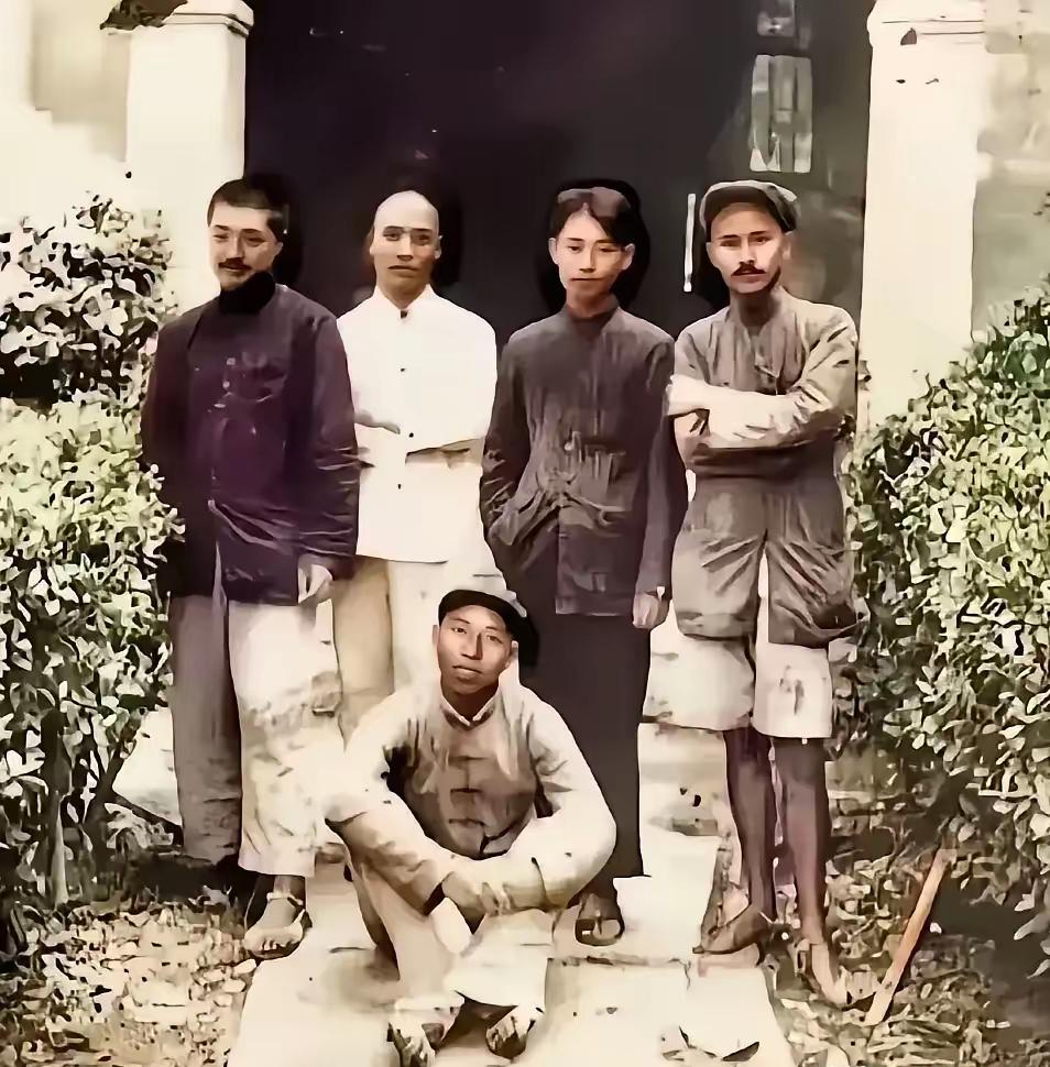 这是长征途中五虎将的真实样貌，都看看吧，让我们送上祝福和小红花吧。

照片拍摄于