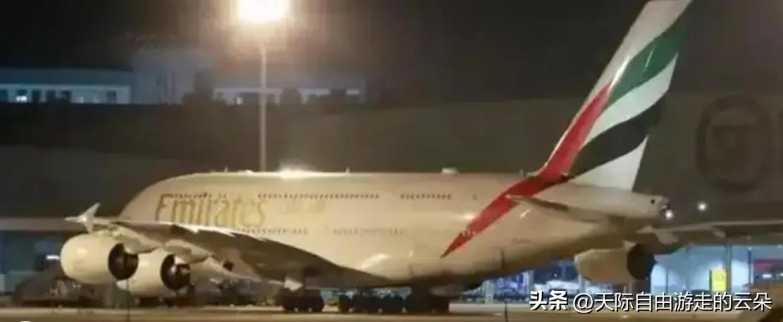 373人被困机舱10小时！有人昏倒报警，阿联酋航空紧急致歉，真相来了

空调停了