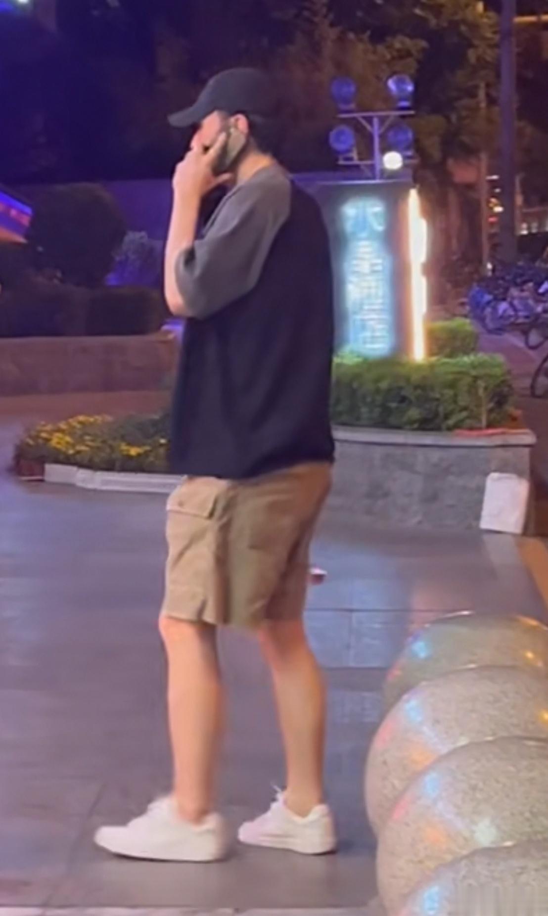 什么叫盘靓条顺，肤白貌美。我:看这里！！！[哇][哇][哇]干净清爽帅气满分💯