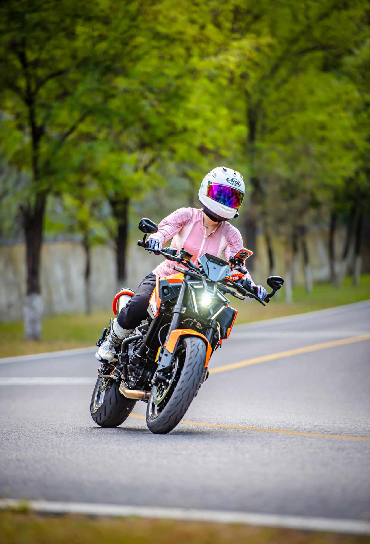 今天的南雁有一亿人
机车跑山 机车追焦 790duke KTM
