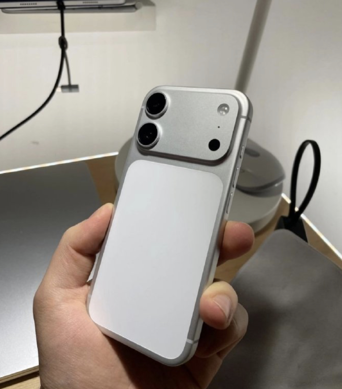 真长这样会影响Pro的销量吧iPhone18标准版神似17Pro