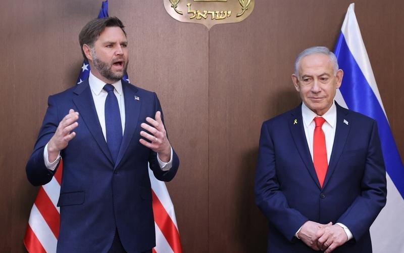 前一阵的万斯好像“失宠”，被安排个闲职。
现在又强势回归了。
前几日，万斯怒怼了