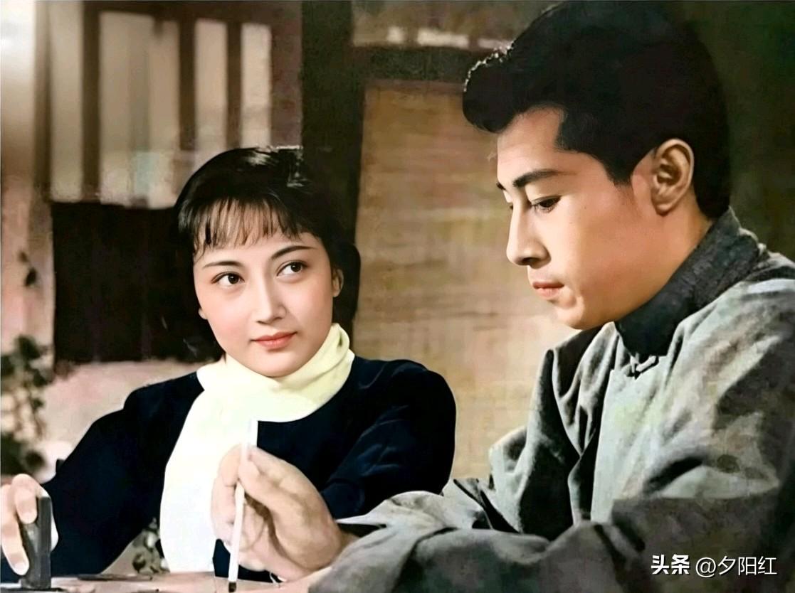 “男看王心刚，女看王晓棠”，这句名言大概就是从这里起源的。这是电影《野火春风斗古
