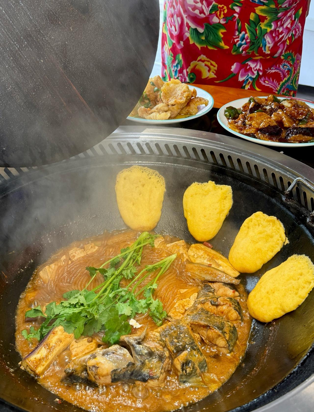 🥘一开盖直接香迷糊！东北胃表示太对味啦🤩
📍广州 老东北特色铁锅炖(汇彩路