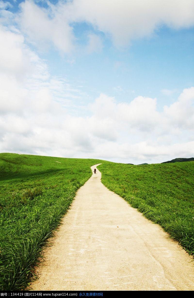 同事说他姐离婚5年四十九岁了，带着20多岁的儿子一起过。

由于儿子上大学不在姐