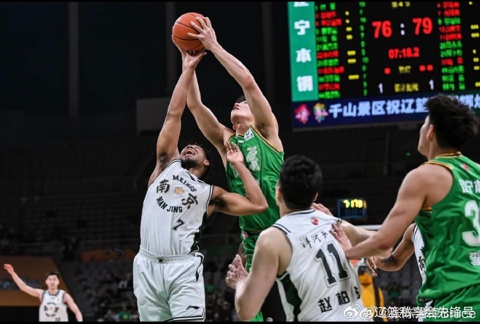 今晚19:35，CBA常规赛将上演备受瞩目的东北德比，辽宁男篮客场挑战吉林男篮，