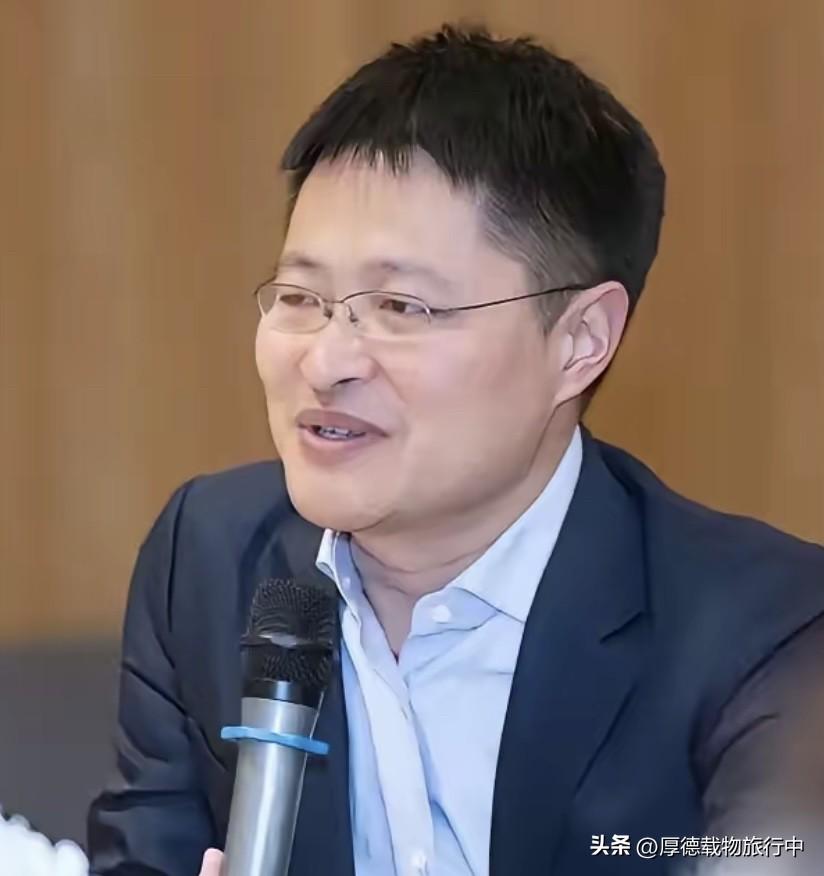 赵海峰能干出这么离谱的事，原因无非两个：一是久居高位忘了自己是谁，在一片形势大好