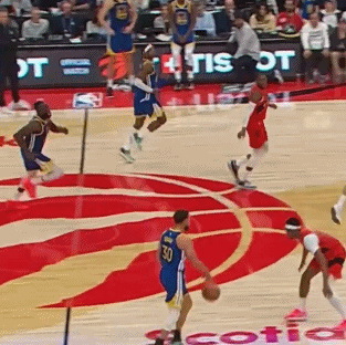 又被逆转！科尔与追梦真可以打包带走了！
在今天NBA常规赛勇士客场挑战猛龙的比赛