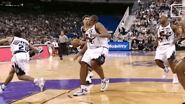 库科奇，技术全面的欧洲白人大个、魔术师，能投、能突、能传，谁防都错位，防谁都错位