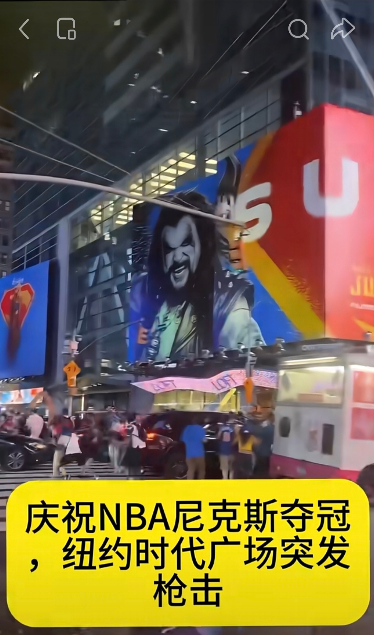 老米很乱，但是DC又蹭到了，背景里的《超级少女》海报非常给力，请大家支持《超级少