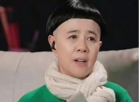 快60岁的刘纯燕，也就是大家熟悉的金龟子，每个月拿着8900的退休金，每隔20天