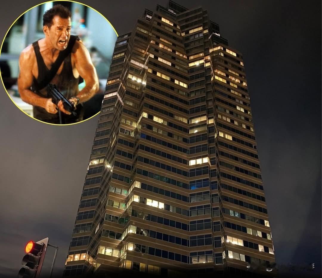 《虎胆龙威》是在真实的纳卡托米广场——20世纪影业自己的大楼内拍摄的！

布鲁斯