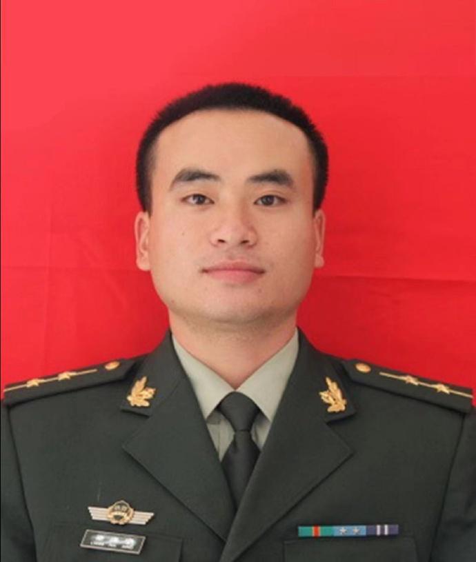 消防英烈杨科璋，2015年5月30日，杨科璋在火灾中救援抱住女童转移，因烟雾太大