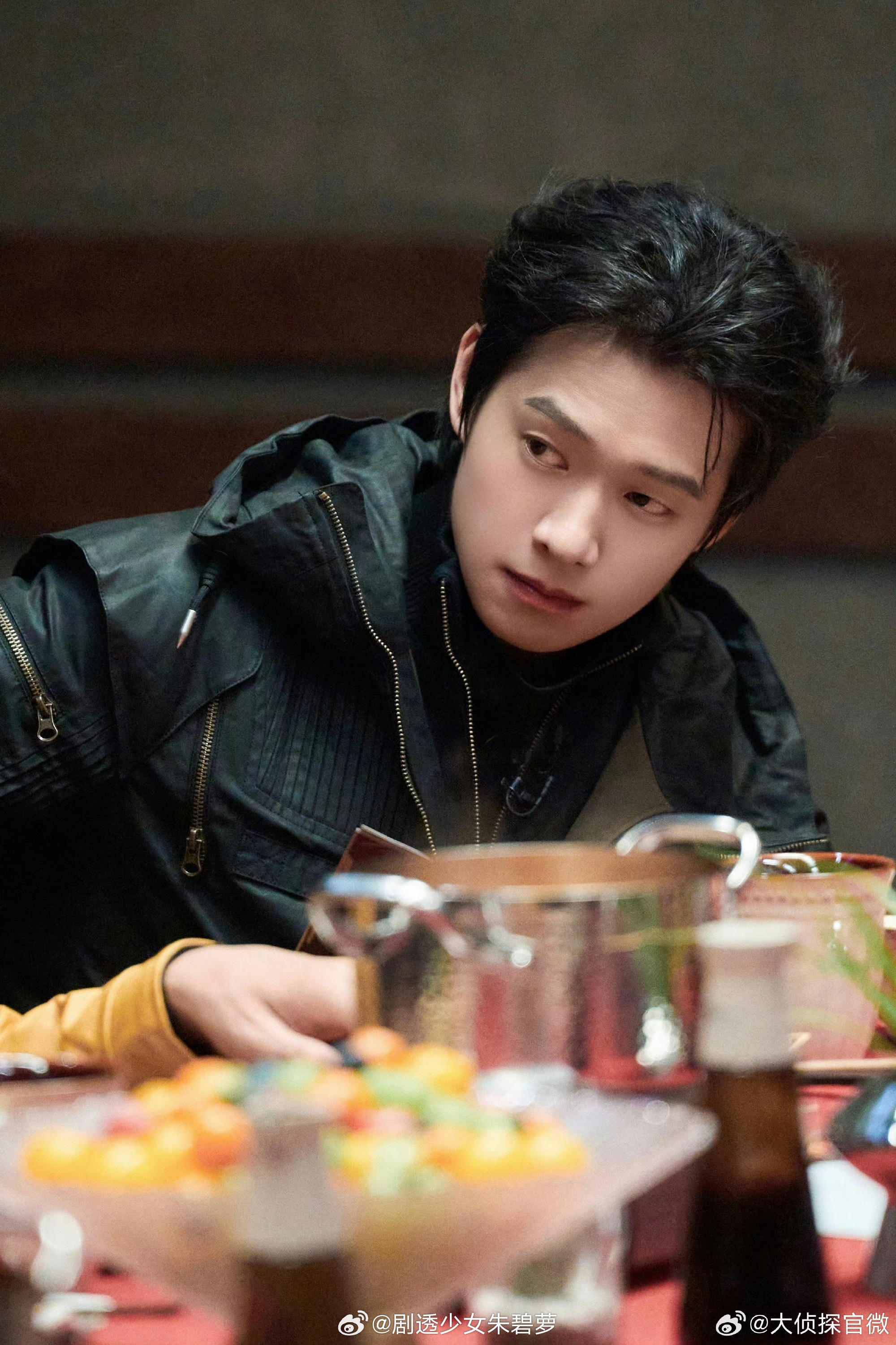 双魏同框=颜值与气场双丰收！魏晨沉稳苏感、魏大勋痞帅撩人，持枪一抬直接戳中心巴，