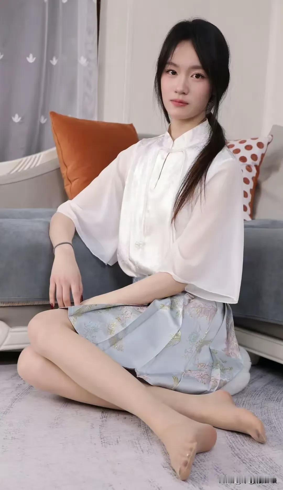 只是想拍几张照片，致敬一下那个年轻而又普通的自己。