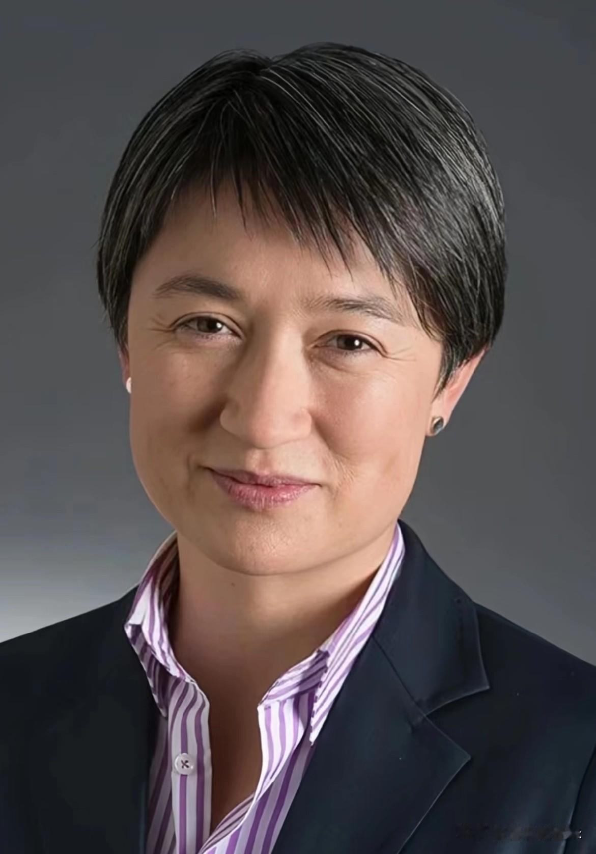 澳大利亚外长黄英贤发表声明，
5月26日，澳印日美外长在印度新德里启动了"四方安