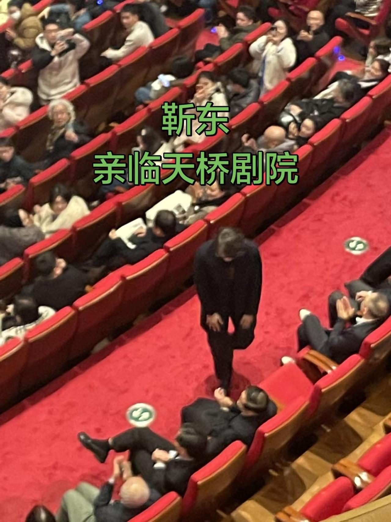 看《寻找杜立特》 挺好看的剧很多真实影片于老照片的投影好像在看电影的感觉很高级话