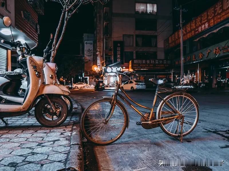 人生匆匆,谁能挽留住光阴老去? 人生不过三万天，谁能挽住光阴的老去？30岁后，日