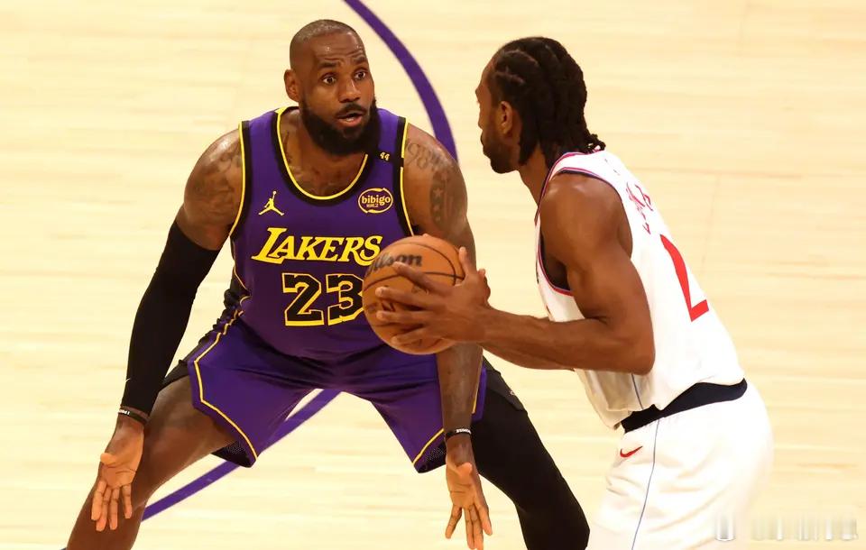今天，NBA官方公布了新赛季完整赛程。据快船记者Farbod Esnaashar