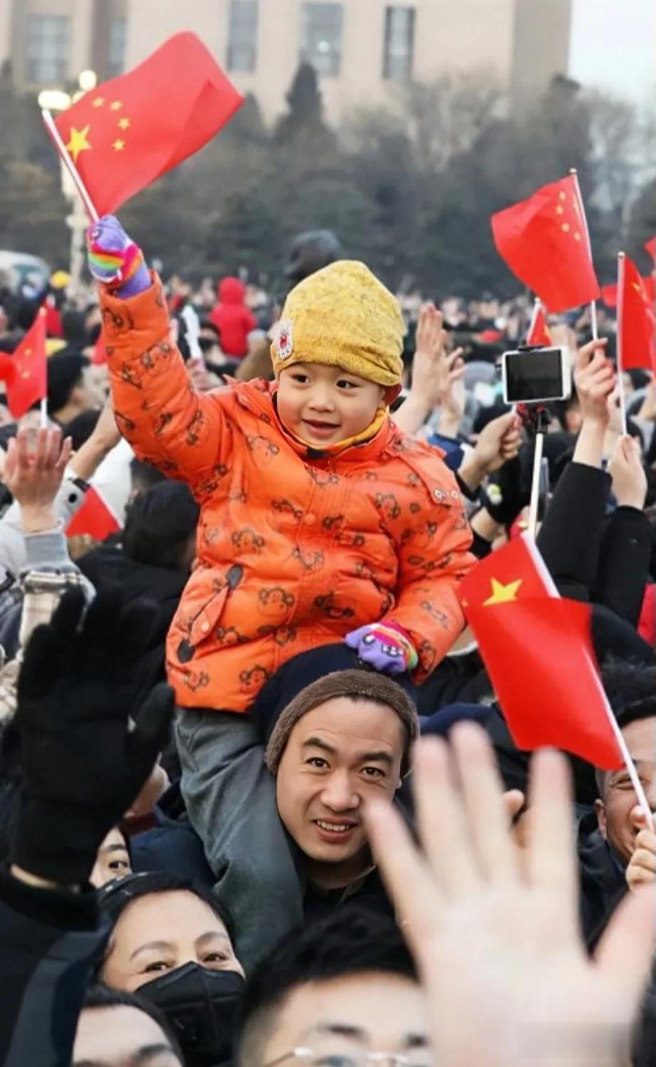 “孩子，请你记住，是你的父母拼尽全力，把你养育成人，你不欠祖国半毛钱，除了父母，