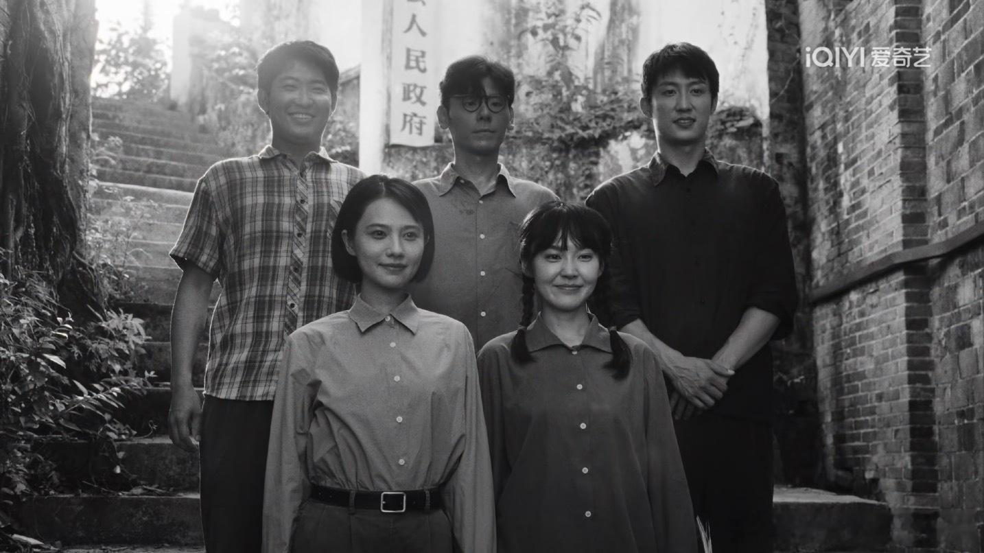 最近在追《重器》，的表现简直太有惊喜了，演技游刃有余，在剧中承担搞笑和怼人，没这