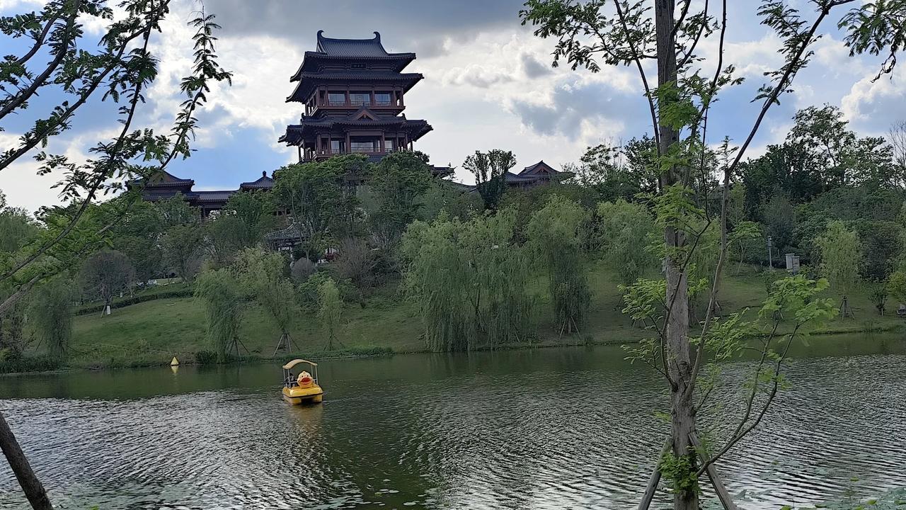 春日生活打卡季到成都世博园感受春天的气息！分享一张在成都的照片