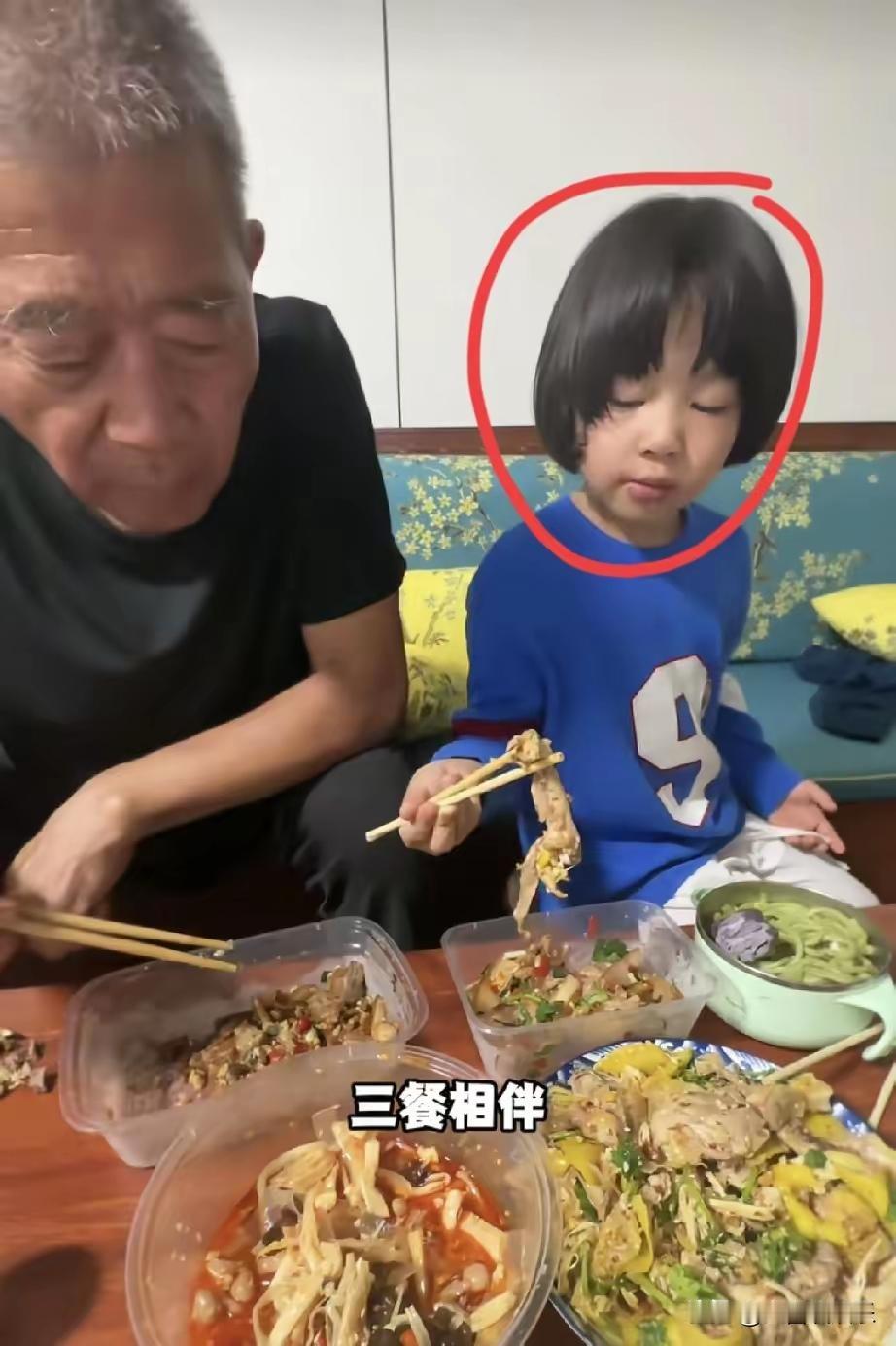 换作是天赐，很难不对年迈的父母心生埋怨，翻看这一家人的近况，实在让人揪心。当年黄