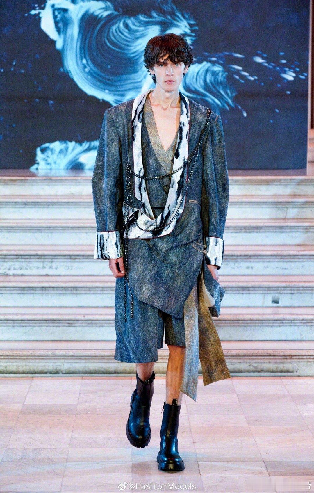 #zifei wang##伦敦时装周# 设计师王紫菲带来的这一场秀也是一次视觉享