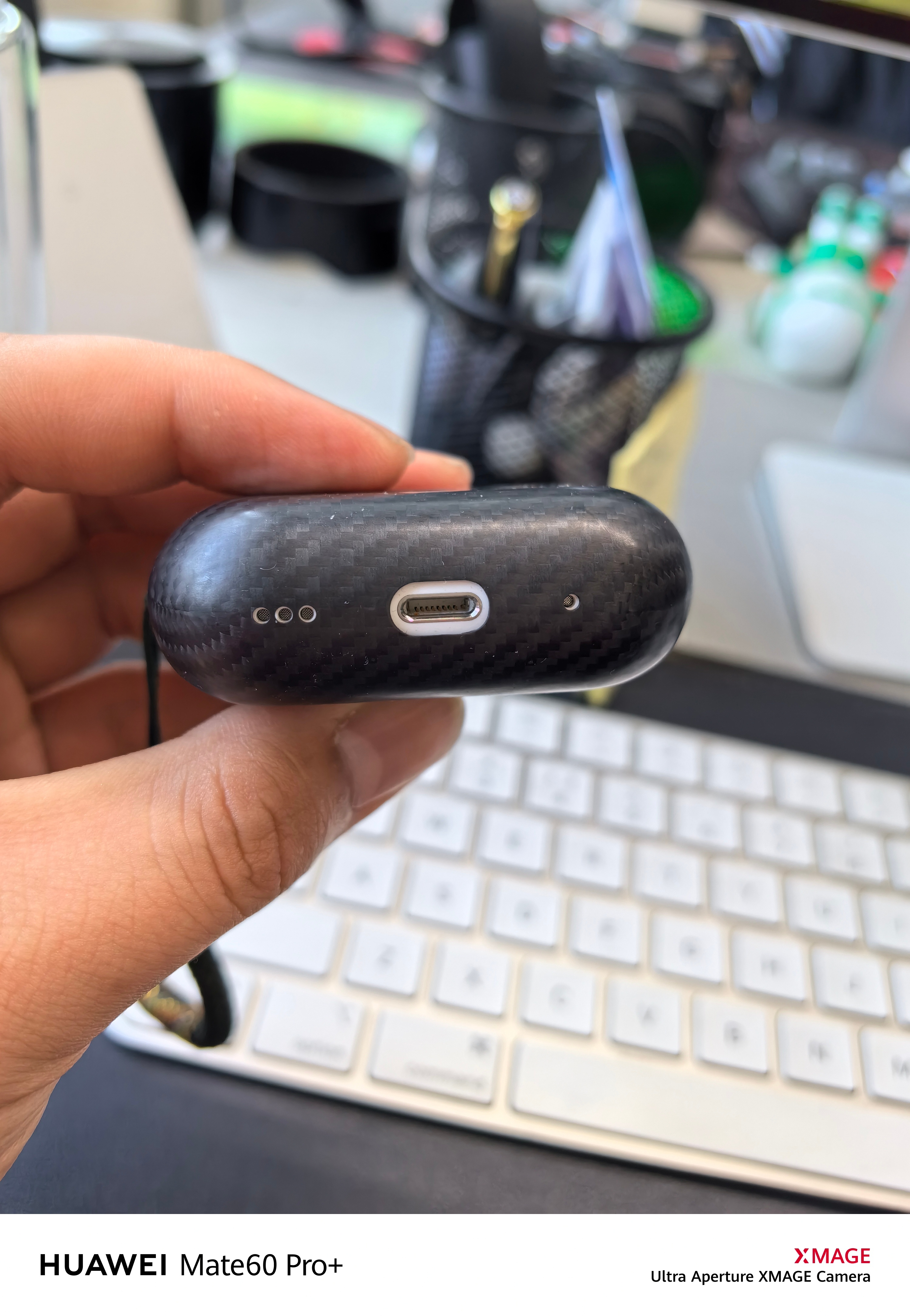 现在所有设备中只有两个是Lightning，一个是AirPods Pro2，一个